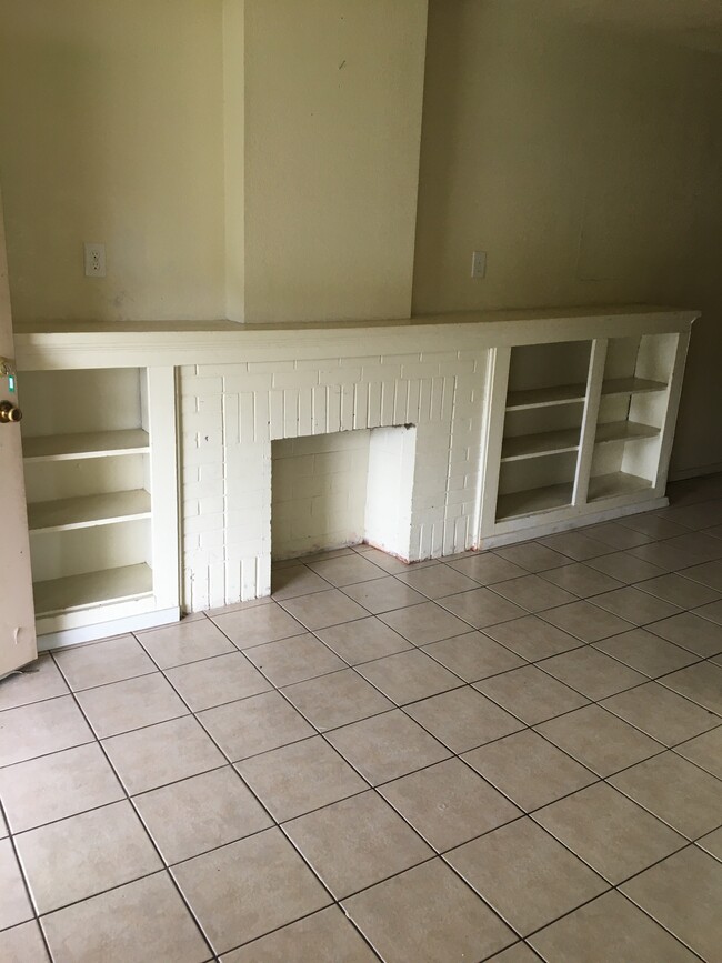Living room - 1614 Kemp Blvd