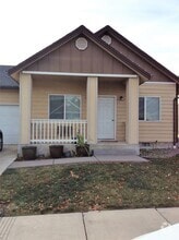 Building Photo - 2206 Jakob Ave
