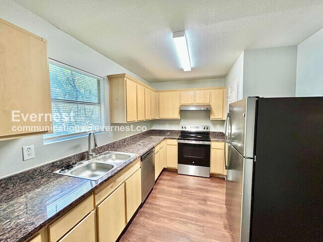 Foto del edificio - 320 Ezekial Ave