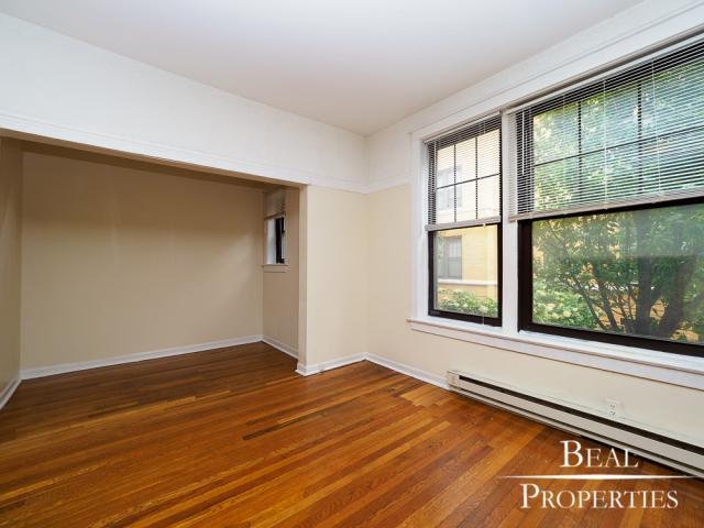 Foto del edificio - 0 bedroom in CHICAGO IL 60657