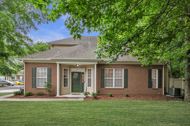 Foto del edificio - 5905 Echingham Dr