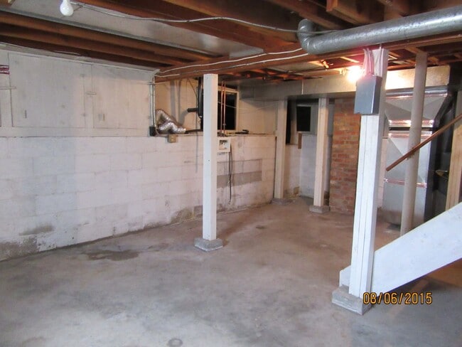 Building Photo - 720 11th Ave N