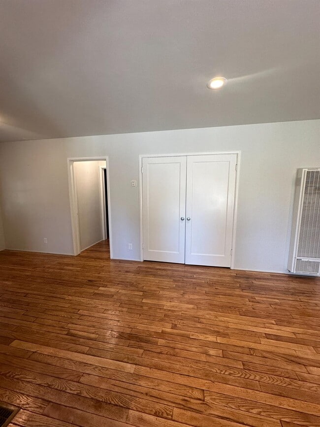 Foto del edificio - 2627 N Thorne Ave