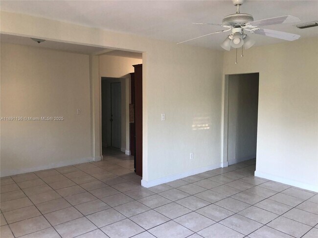 Foto del edificio - 1571 NE 176th St