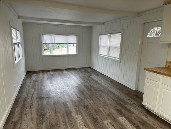 Building Photo - 520 S Daytona Ave