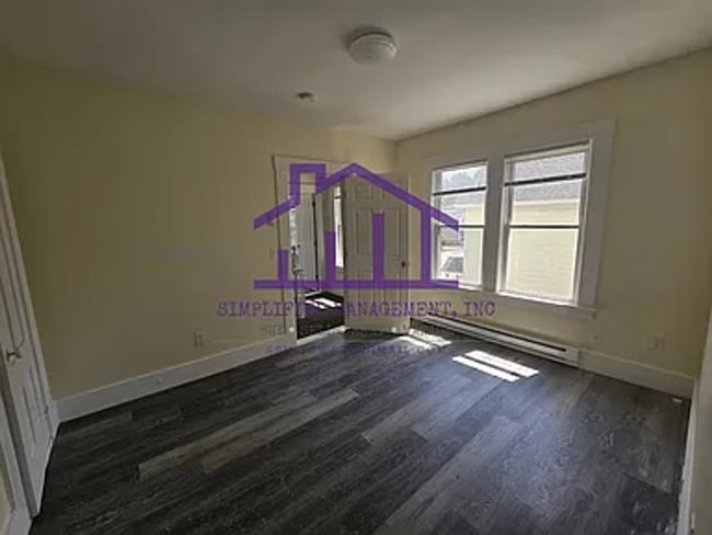 Building Photo - 5-Bedroom, 1-bathroom Unit available in Dover, NH!