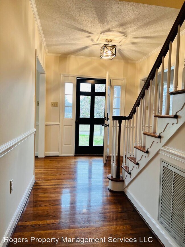 Foto del edificio - 4 br, 3 bath House - 511 Holly Rd.