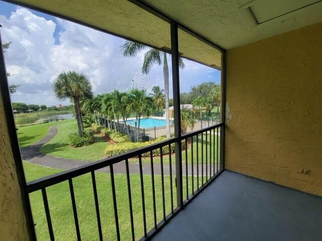 Building Photo - 1637 Meadows Cir W