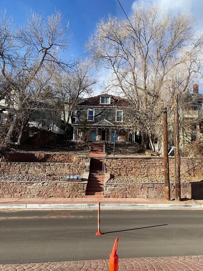 Building Photo - 1125 Manitou Ave