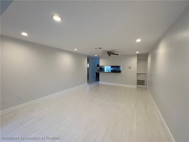 Building Photo - 113 Jasmine Ct