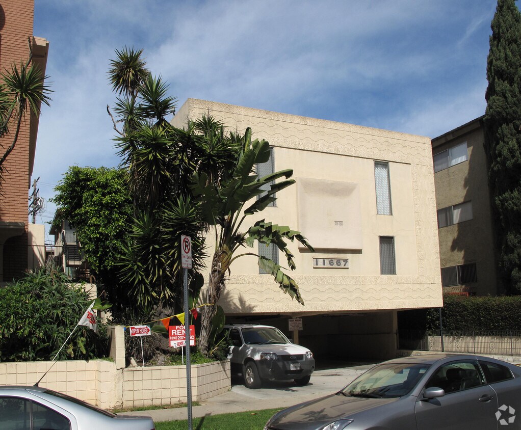 Building Photo - 11667 Goshen Ave