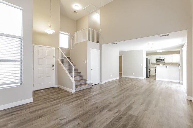 Building Photo - 2446 Cliffwood Dr