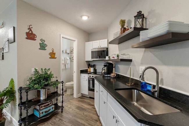 Foto del edificio - 2490 Main St