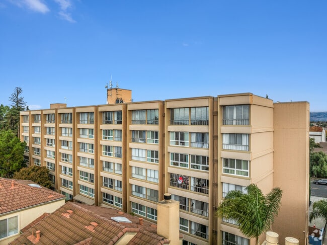 Building Photo - 1700 Civic Center Dr