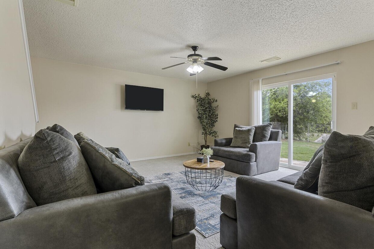 Foto principal - 2166 Mossy Creek Dr