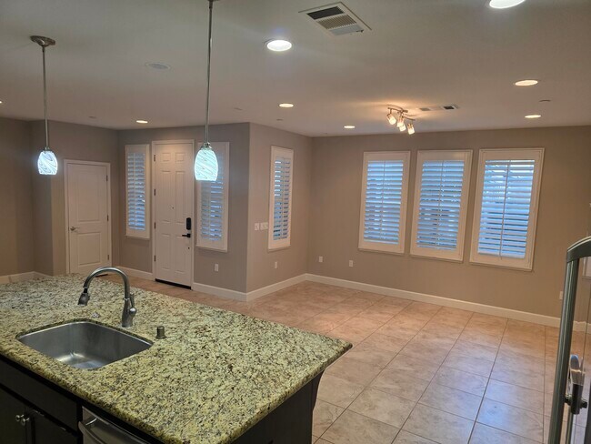 Foto del edificio - 5009 Telegraph Blvd