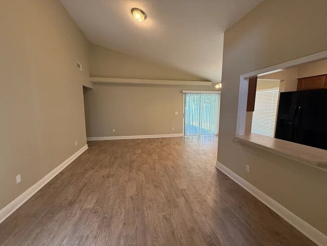 Building Photo - 854 River Cove Ave