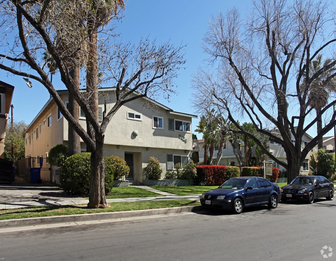 Primary Photo - 8428 Amigo Ave