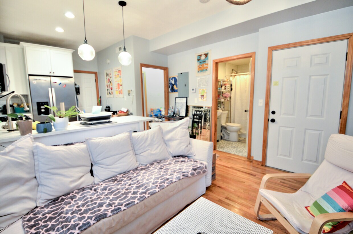 Primary Photo - 179 Putnam St