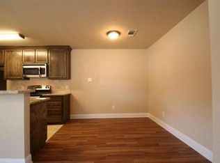 Foto del edificio - 8112 Tanner Ave