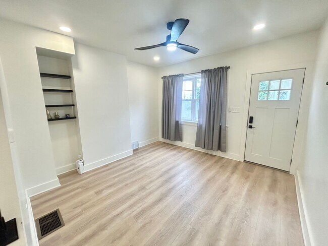 Foto del edificio - 2644 Tilton St