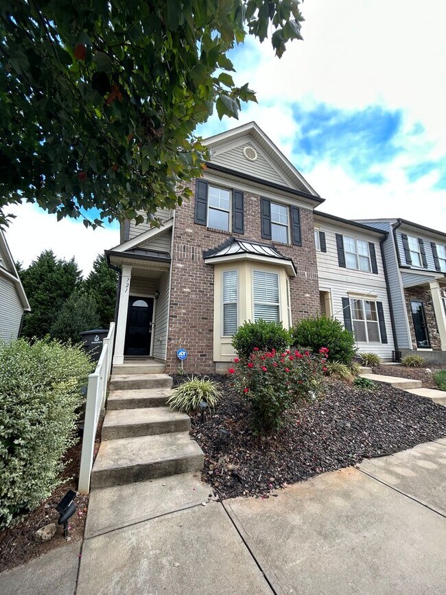 Building Photo - Gorgeous 2 bedroom 2.5 bathroom end unit 2...