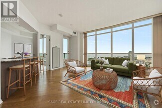 Building Photo - 1411-215-3215 Fort York Blvd
