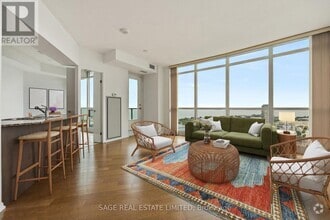 Building Photo - 1411-215-3215 Fort York Blvd