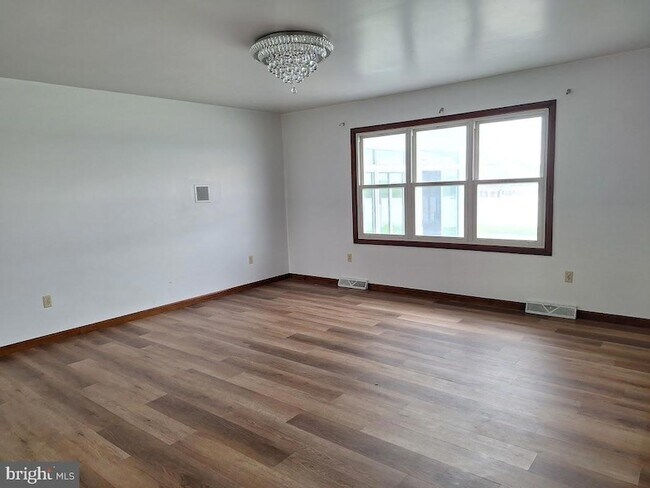 Foto del edificio - 711 Longs Gap Rd