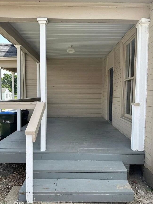 Building Photo - 404 S Marion St