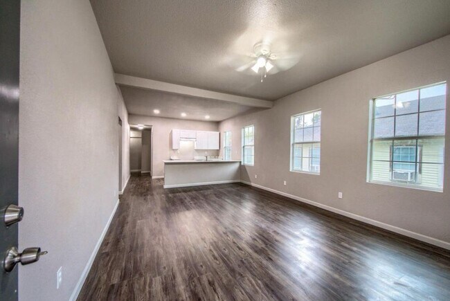Building Photo - 330 Princeton Ave
