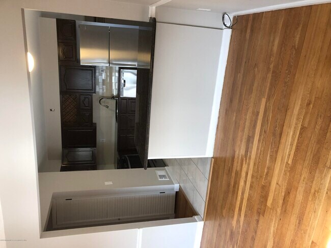 Foto del edificio - 170 Sargeant Ave