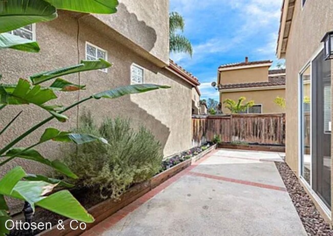 Building Photo - 3 br, 2.5 bath House - 16 Calle De Vida