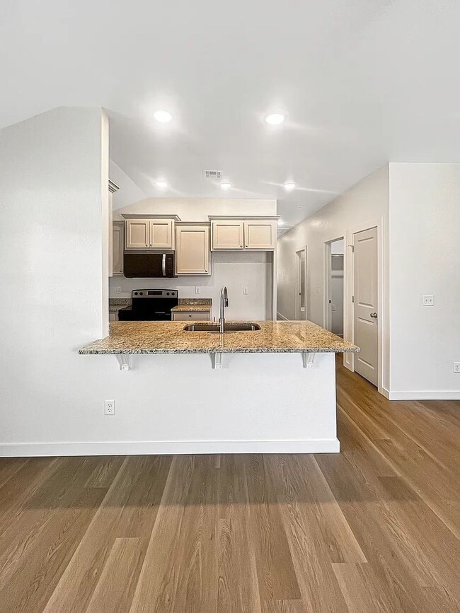 Building Photo - 2106 Charles Whitlow Ave