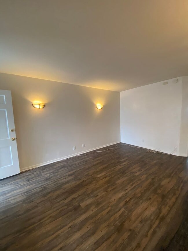 Building Photo - 4937 Coronado Ave