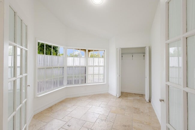 Building Photo - 23157 Bentley Pl