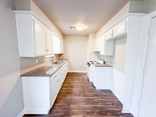 Foto del edificio - Beautiful 3 Bedroom - 1.5 Bathroom in Must...