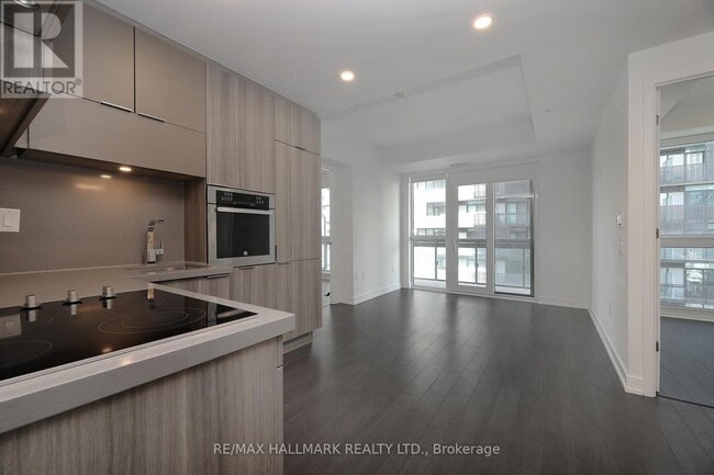 Building Photo - 39 Roehampton Ave