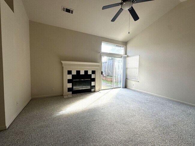 Building Photo - Very Nice 3bd/2ba Antelope Home with 2 Car...