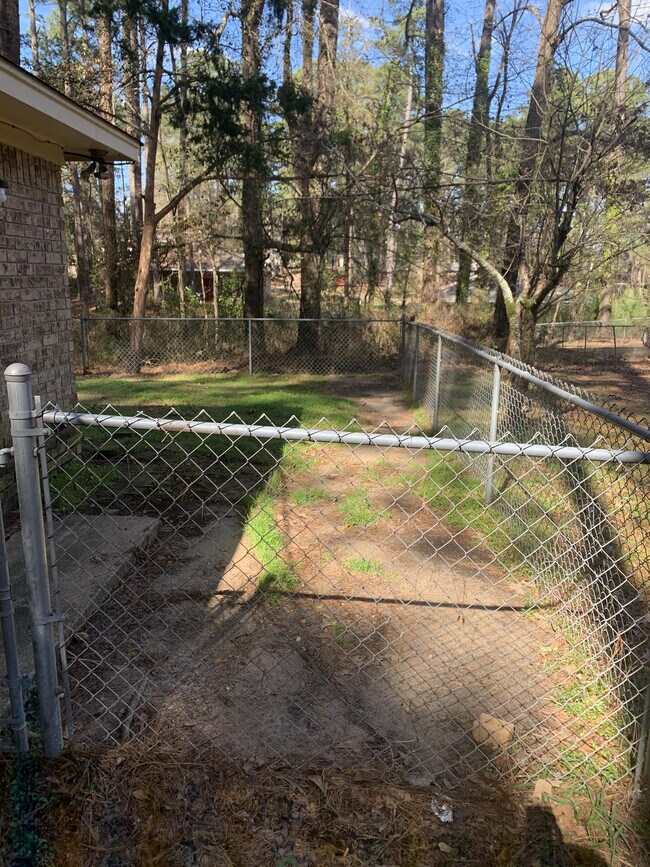 Building Photo - 1300 Sherwood Dr