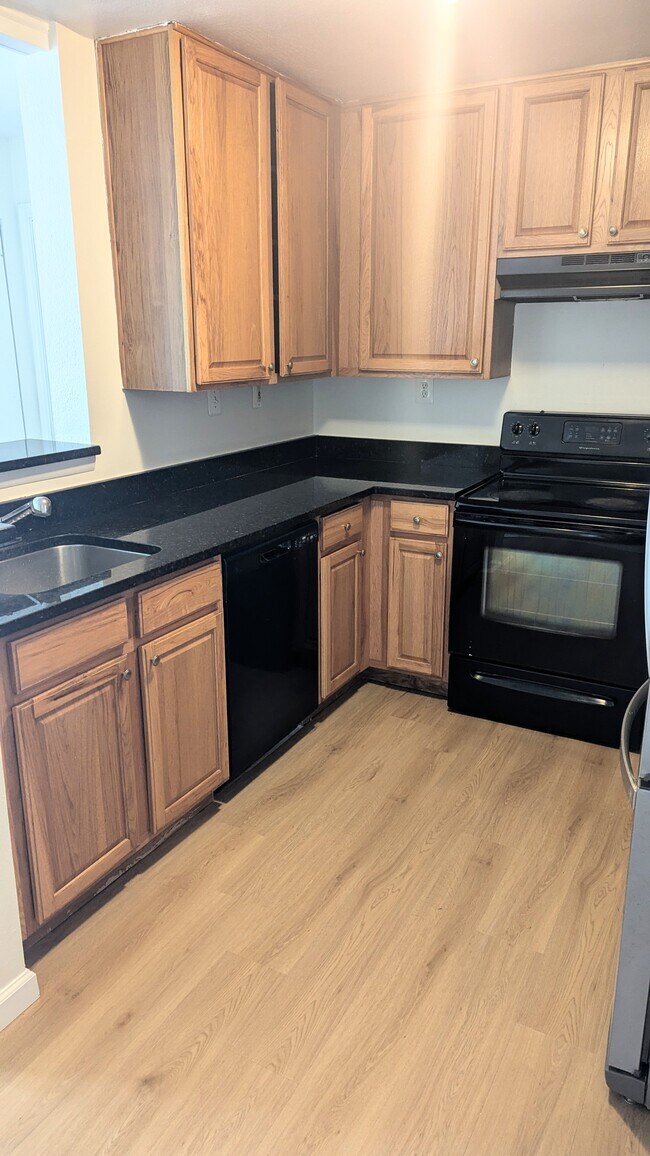 Cocina con muchos armarios - 9901 Boysenberry Way