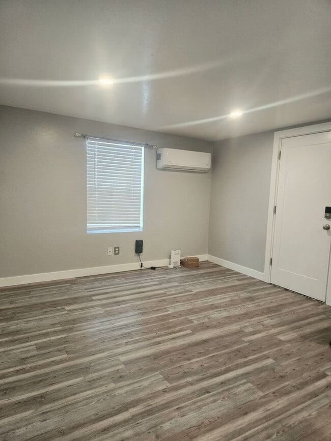 Building Photo - 307 Acoma Dr