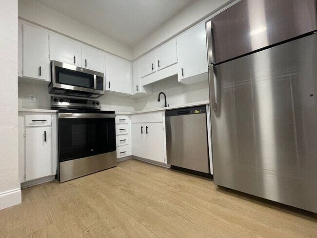 Foto del edificio - 2220 NW 55th Blvd