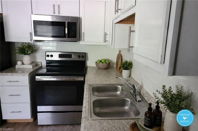 Foto del edificio - 832 W 7th St