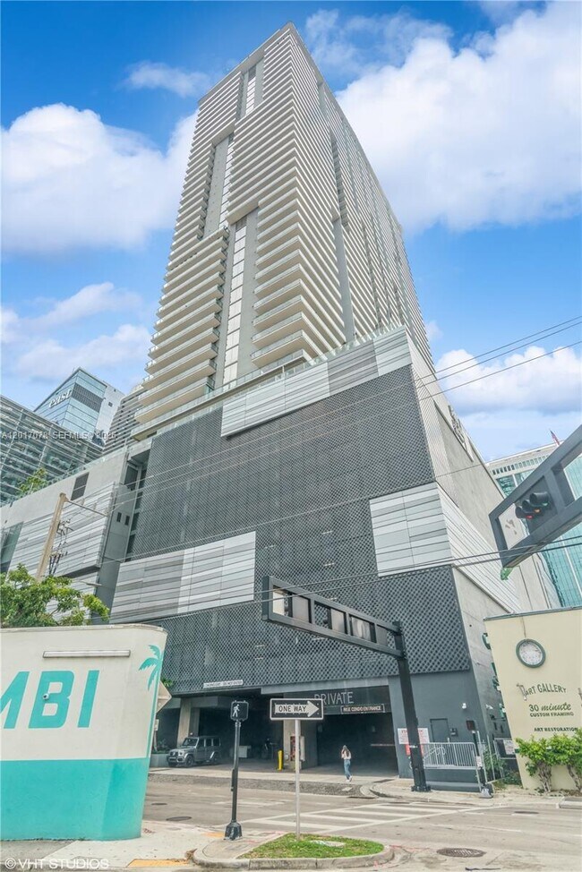 Foto del edificio - 88 SW 7th St