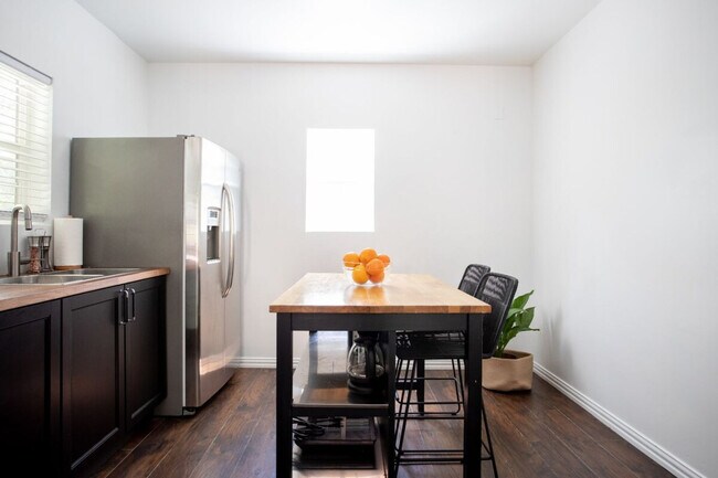 Foto del edificio - 1506 Kenwood Ave