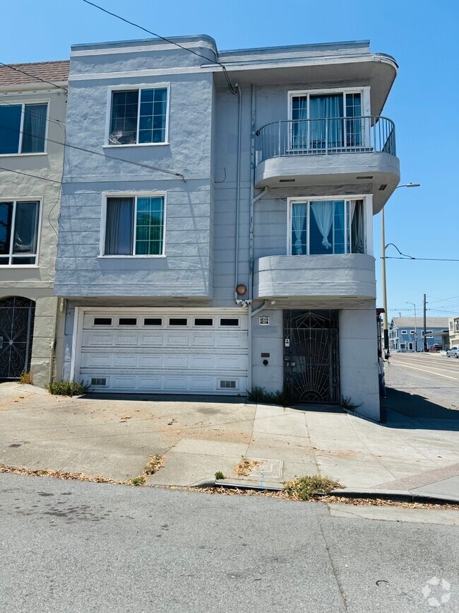 Building Photo - 1401 25th Ave