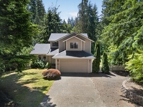 Building Photo - 1574 Nylace Ln SE