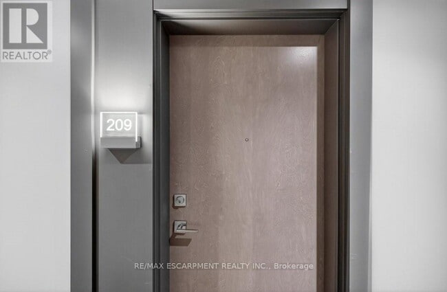 Photo du bâtiment - 479 Charlton Ave E