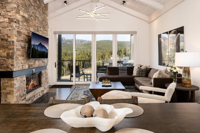 Foto del edificio - 12 Wildwood Rd W